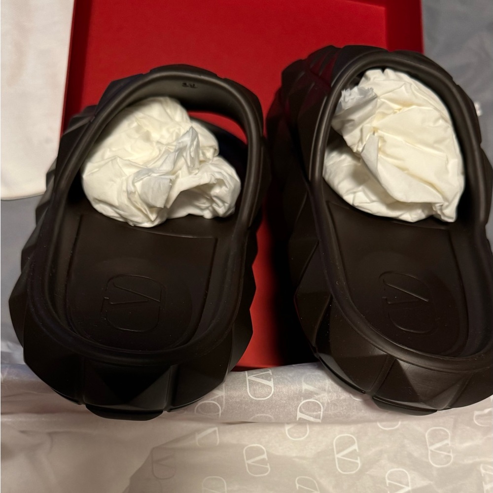 valentino garavani rubber slide
New never been worn
Brown
Size: 39 EU - Picture 6 of 12
